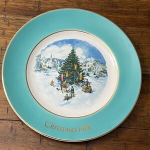 Vintage 1978 Avon Christmas Wedgewood Plate “Trimming the Trees”